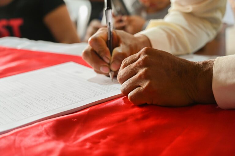 Assinatura de documento oficial em cartório